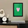 Groen - Hart - Minimalistisch - Valentijn fotolijst zwart zonder passe partout klein -sfeer1