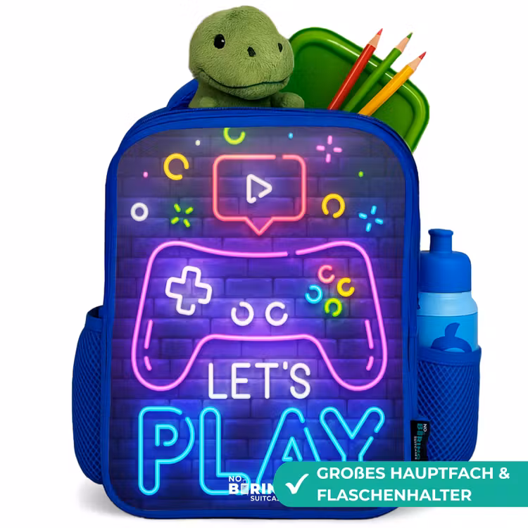 Kinderrucksack mit Namen - Blau - Neon - Controller - vor - einer - Backsteinmauer — 7